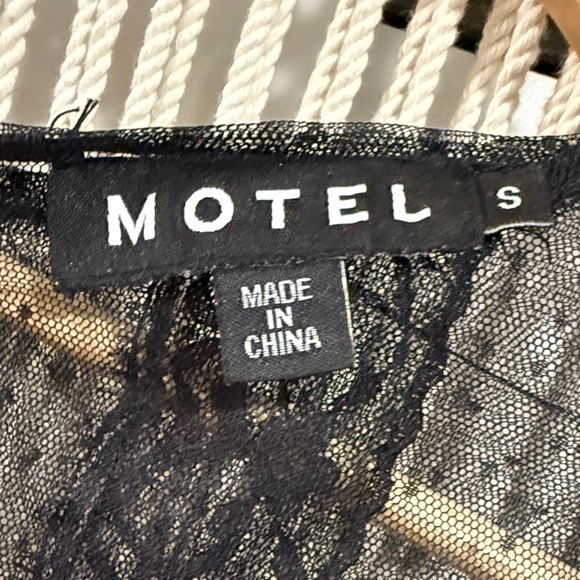 MOTEL NWT Amrita Unlined Top in Dobby Mesh Black - Picture 2 of 12